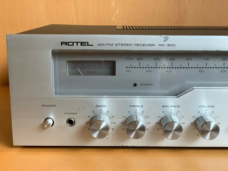 ROTEL RX-300 VINTAGE STEREO AM/FM RECEIVER~PHONO INTEGRATED AMPLIFIER gallery