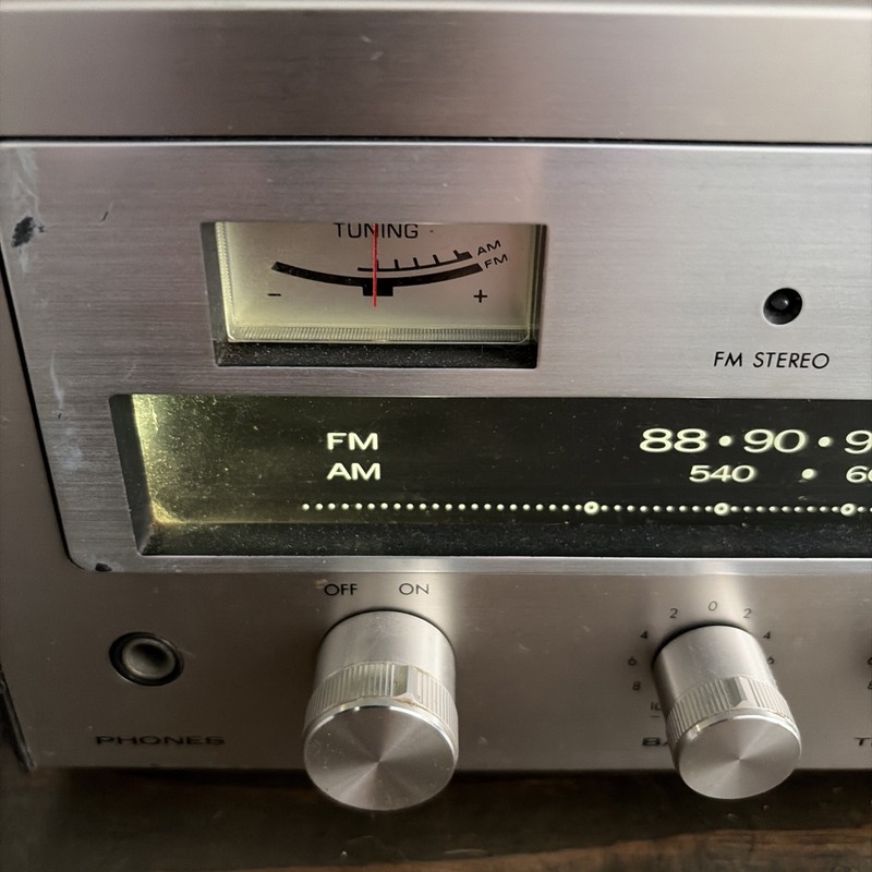 Vintage Kenwood AM/FM Stereo Receiver Model KR-2600 Powers PARTS/REPAIR ONLY gallery