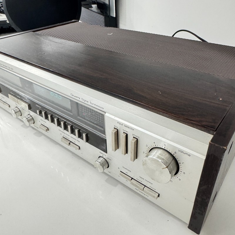 Technics SA-225 Stereo Receiver Quartz Digital Synthesizer AM/FM Vtg Works gallery
