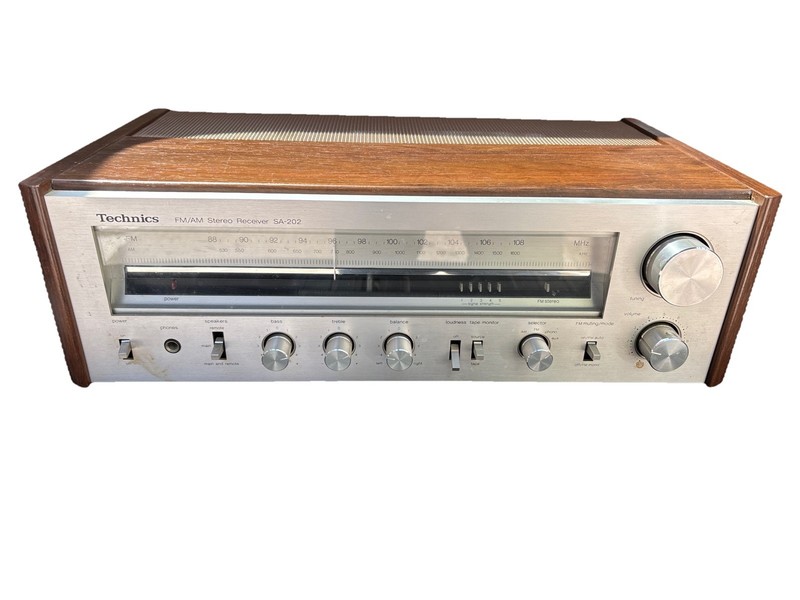 Vintage 1980’s Technics SA-202 Solid State AM/FM Stereo Receiver
