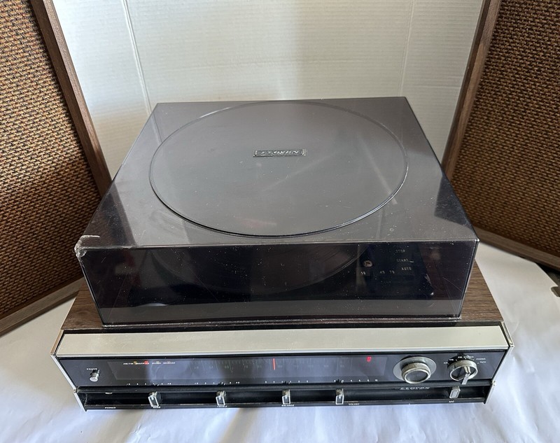 RARE Vintage LLOYD’s Record Player,Speakers IN TESTED WORKING CONDITION. VIDEO