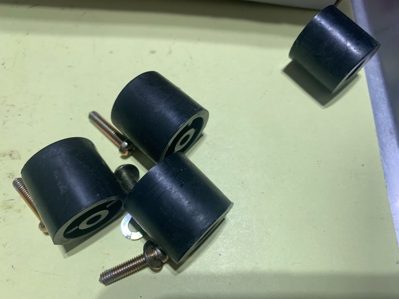 Pioneer SX-1500TD Stereo Receiver Parting out – Set of 4 feet + screws