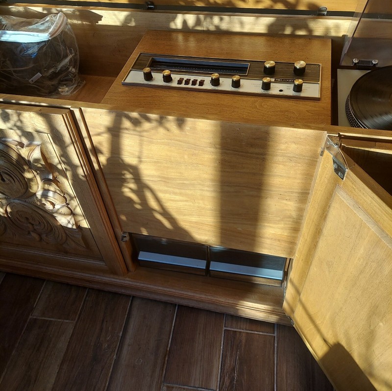 Amazing Vintage Stereo System & Cabinet
