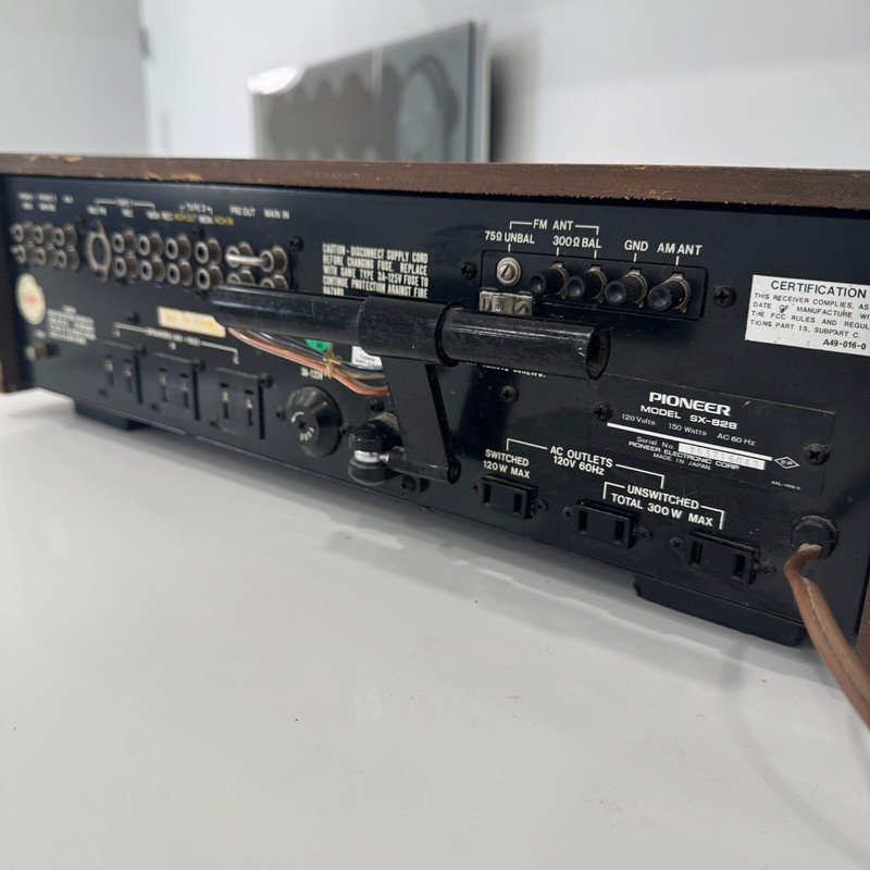 PIONEER SX-828 AM/FM STEREO RECEIVER gallery
