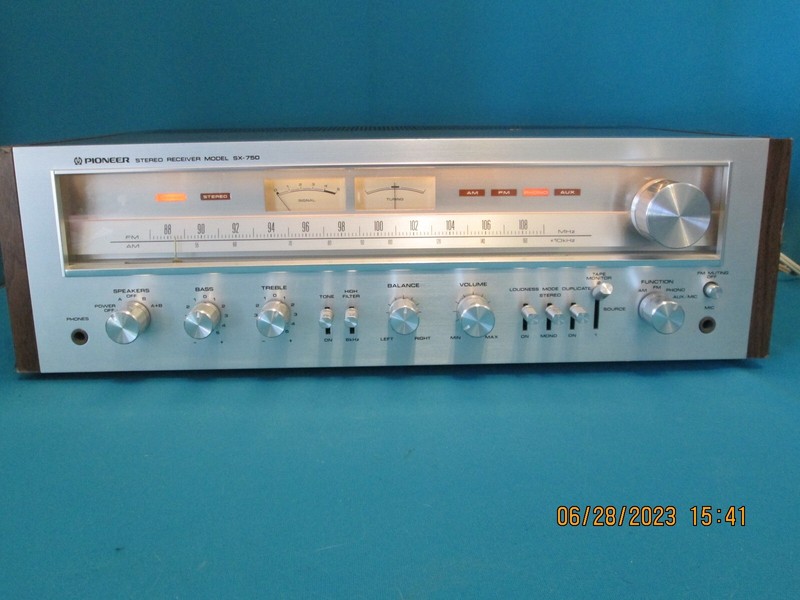 Vintage PIONEER SX-750 AM/FM Stereo Receiver (1976-78) gallery