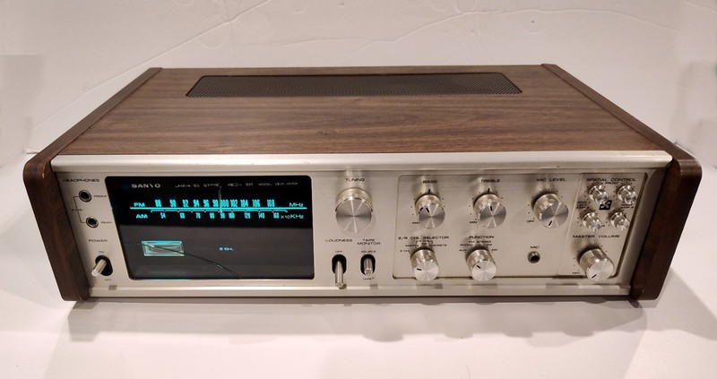 Sanyo DCX 3100K 2ch or 4ch Quad Receiver – Serviced – Has crack in glass