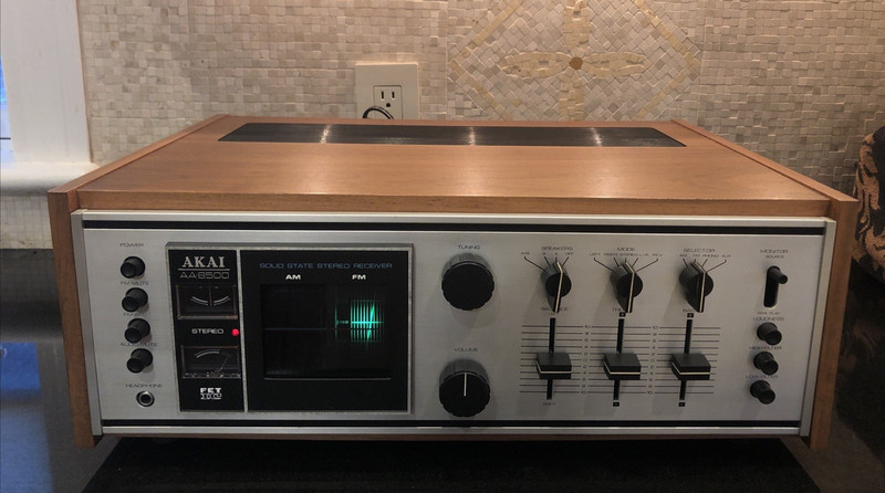 Akai AA-8500 Stereo FET VU meters Stereo Receiver 65 WPC Owner’s Manual