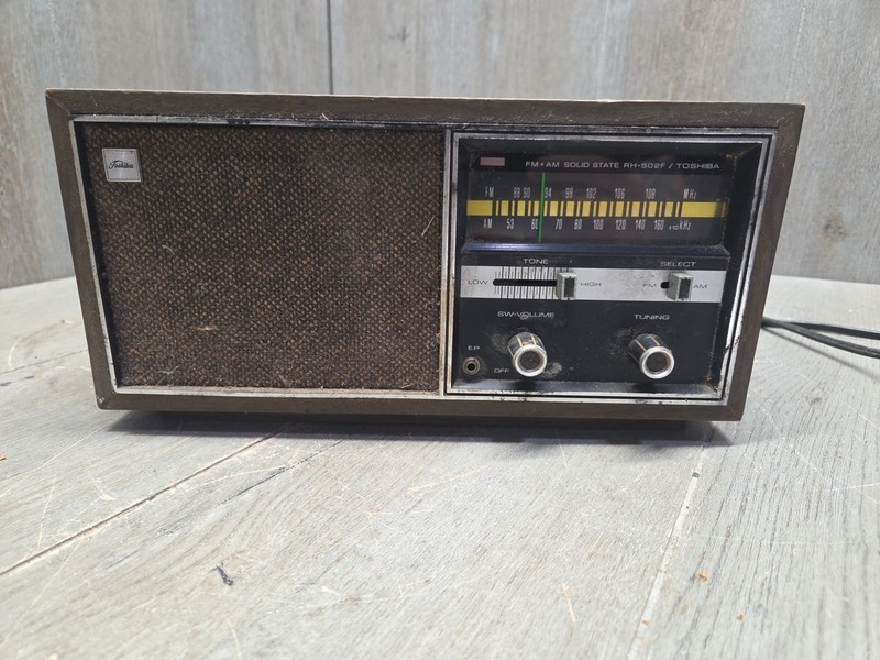 Vintage Toshiba Solid State Radio RH-502F FM/AM 2 Band Receiver Tuner (Turns On)