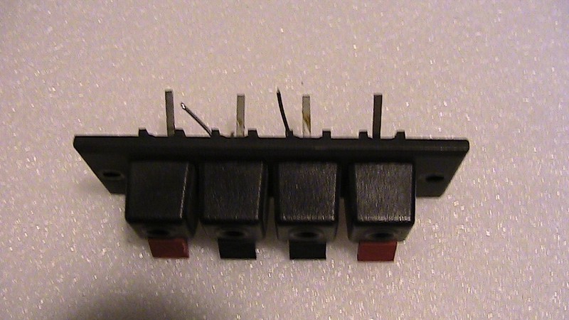 Yamaha CR-2020 speaker connecter