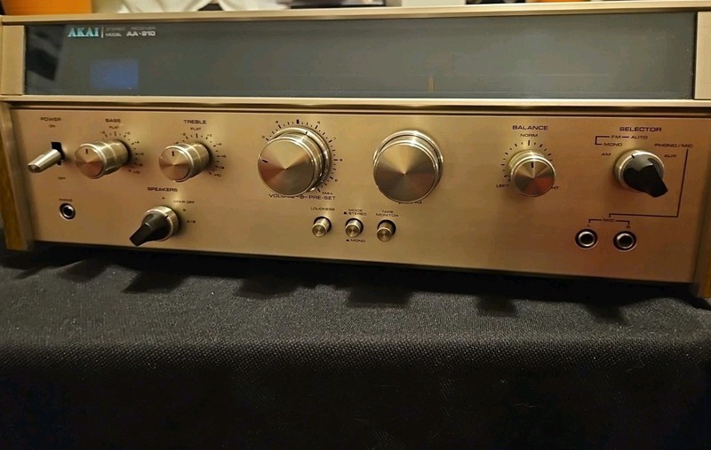 AKAI AA-910 Stereo Receiver Great Condition Works !