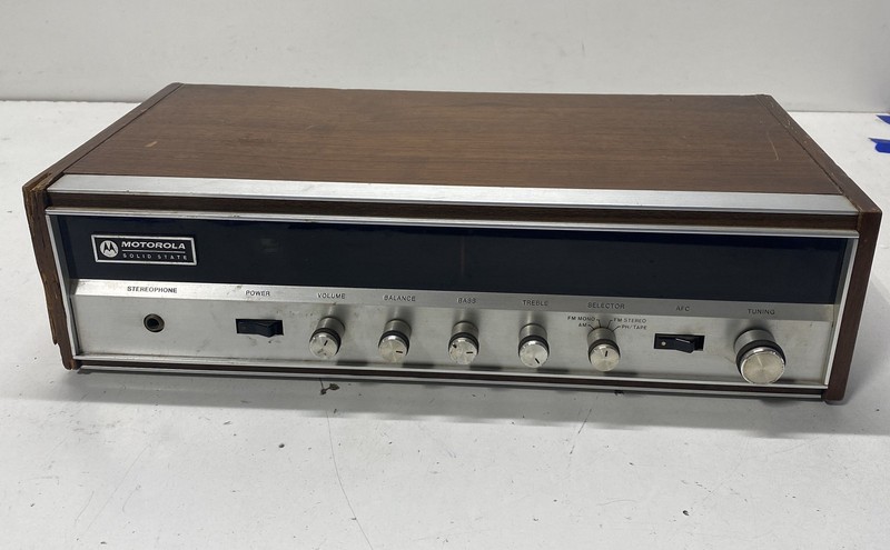 Vintage Motorola SK 102 GW Solid State AM/FM Stereo Receiver Powers On As-Is