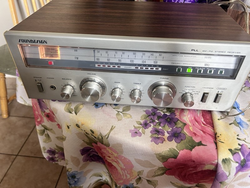 Vintage SOUNDESIGN Stereo Radio Receiver Am/fm Player Wood Grain Retro VIDEO gallery