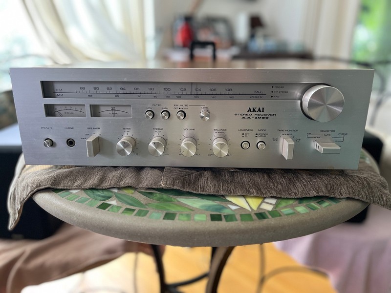 Vintage AKAI AA -1030 Stereo Reciever 30 Watts per Channel. One family owned.