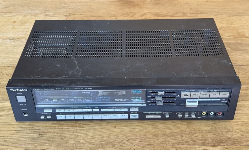 Technics Quartz Synthesizer TV/FM/AM Stereo Receiver SA-946 -UNTESTED