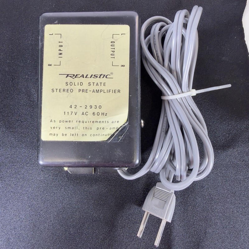 VINTAGE REALISTIC SOLID STATE STEREO PRE-AMP1LIFIER #42-2930