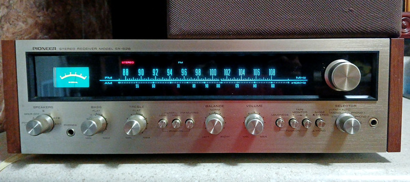 Vintage 1970's Pioneer SX-626 AM/FM Stereo Receiver Champaigne gallery