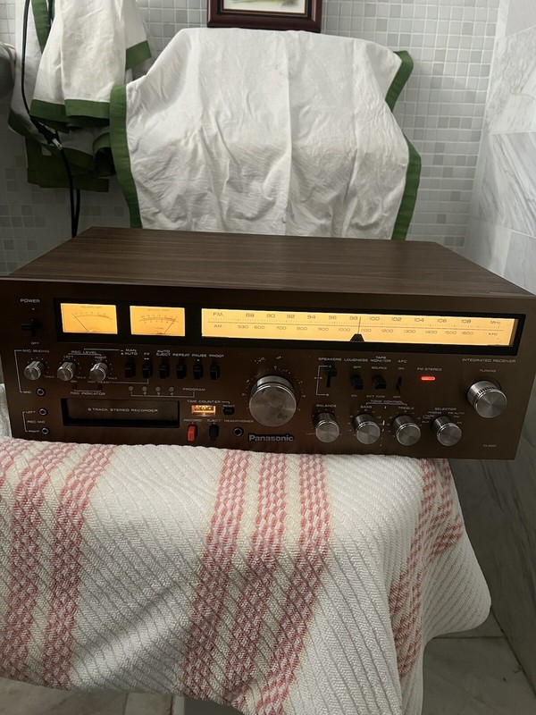 SOLD AS IS parts / Repairs: Vintage Panasonic RA-6100 AM FM Integrated Receiver
