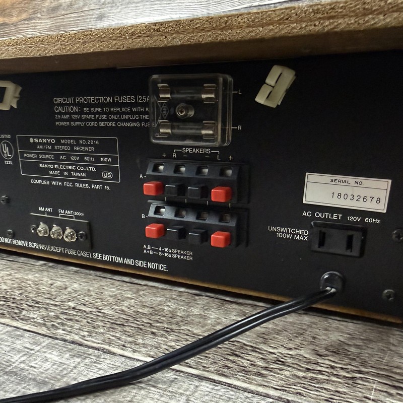 Sanyo 2016 AM/FM Stereo Receiver Silver Woodgrain Vintage 100W Taiwan Made gallery