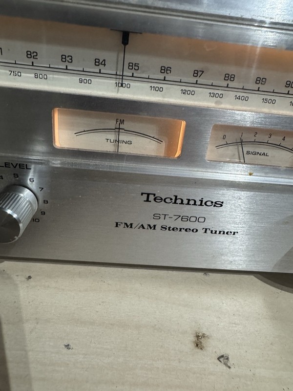 Vintage Technics ST-7600 FM/AM Stereo Tuner Faux Wood Cabinet gallery