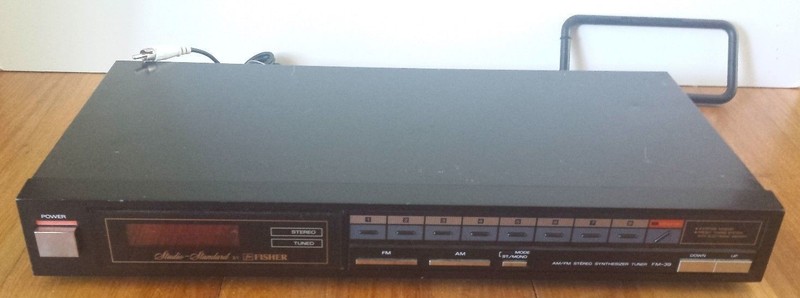 Vintage Fisher FM-39 Studio-Standard AM/FM Stereo Synthesizer Tuner