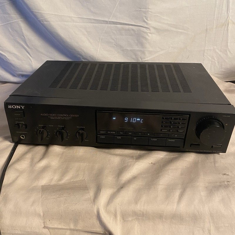 Sony FM-AM Stereo Receiver Amplifier STR-AV220 Turns On All Buttons Work