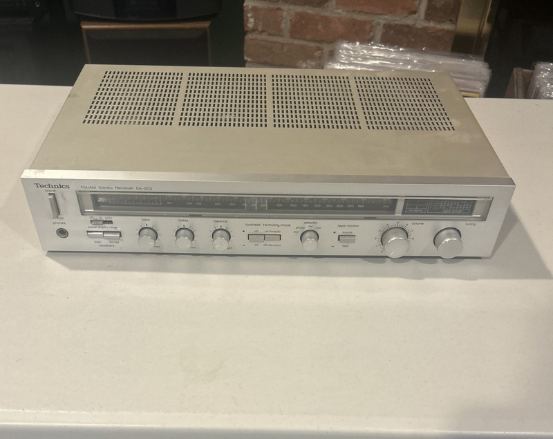 Technics SA-203 FM/AM Stereo Receiver Silver Face W/ BOX for Parts or Repair gallery