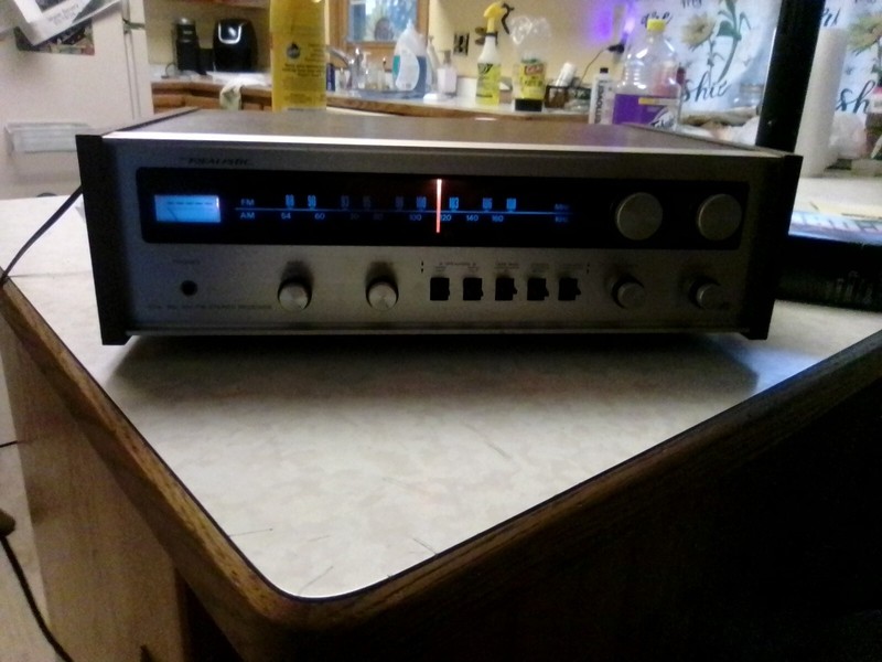 VINTAGE REALISTIC STA-18 AM-FM STEREO RECEIVER WOOD CASE