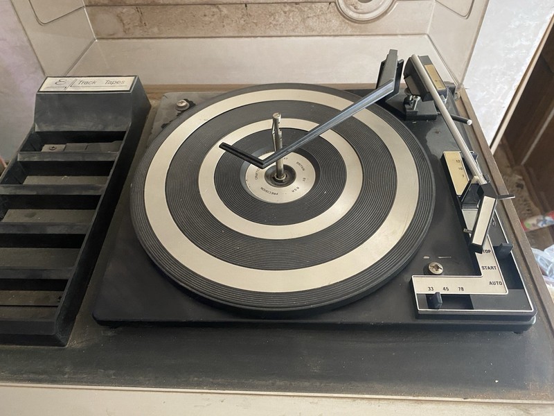 soundesign stereo Dual Cassette 8 Track And Turntable gallery