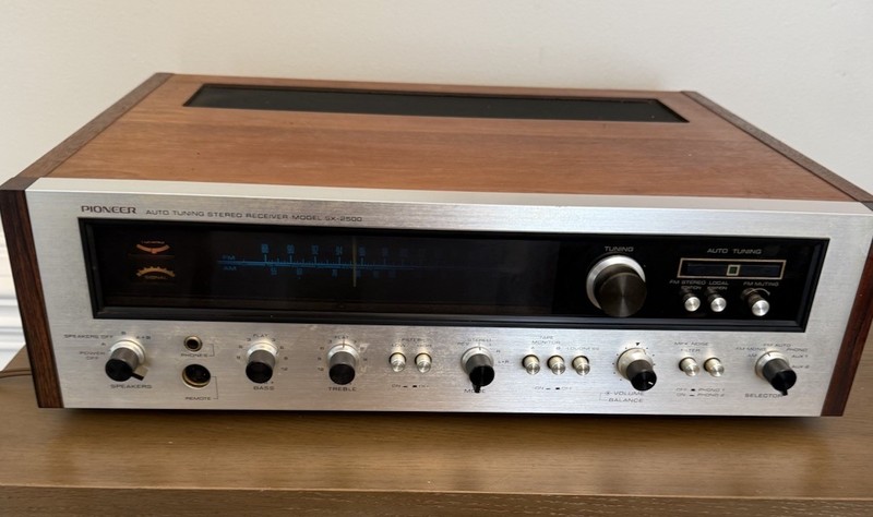 Pioneer SX-2500 Vintage Stereo Receiver 110/120/130/220/240V 360W – Powers On