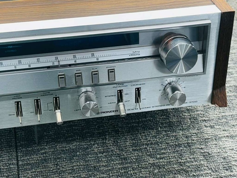 Pioneer SX-3700 45W Stereo Receiver Quartz Fluoroscan Wood Cabinet - 853308 gallery