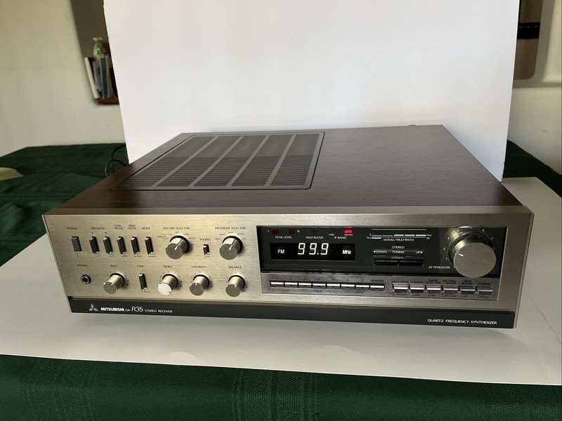 Vintage Mitsubishi DA R-35 Stereo Receiver – Parts or Repair