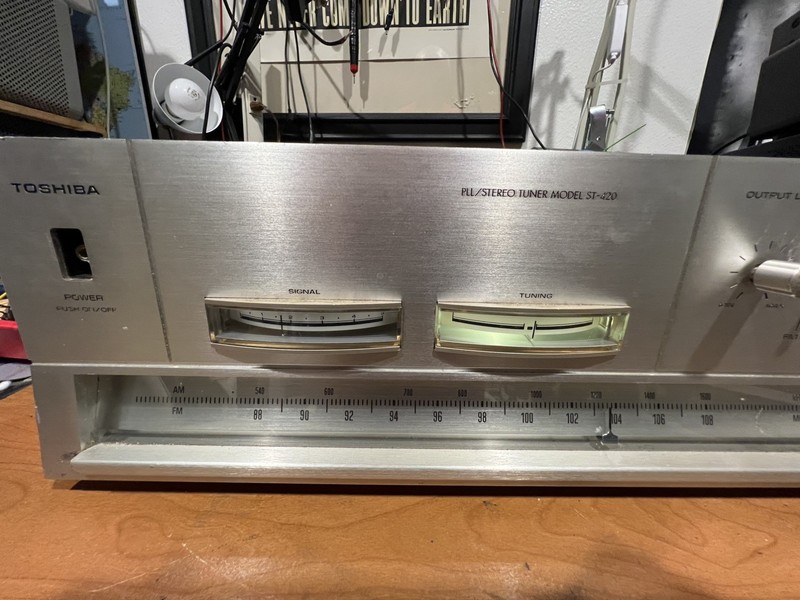 Vintage Toshiba Aurex ST-420 AM/FM Stereo Tuner - Parts or Restoration Read gallery