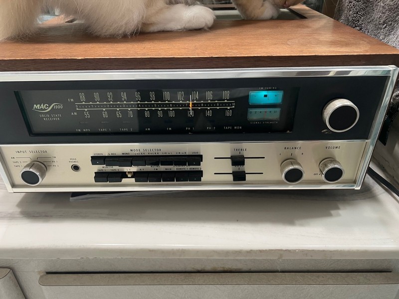 Classic McIntosh MAC 1900 Solid State Stereo Receiver gallery
