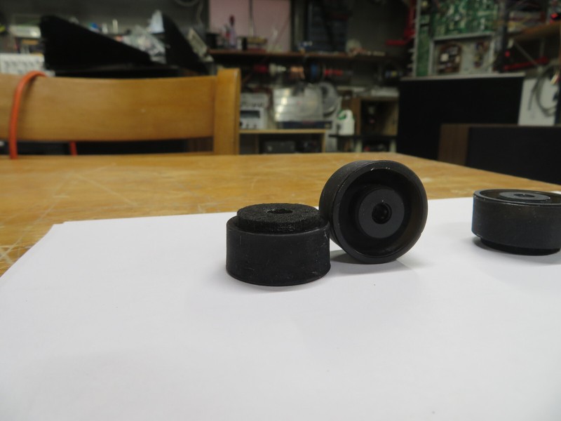Pioneer Stereo FEET-With indented FELT pad. & 4mm x 16mm screws, black. Sold 45