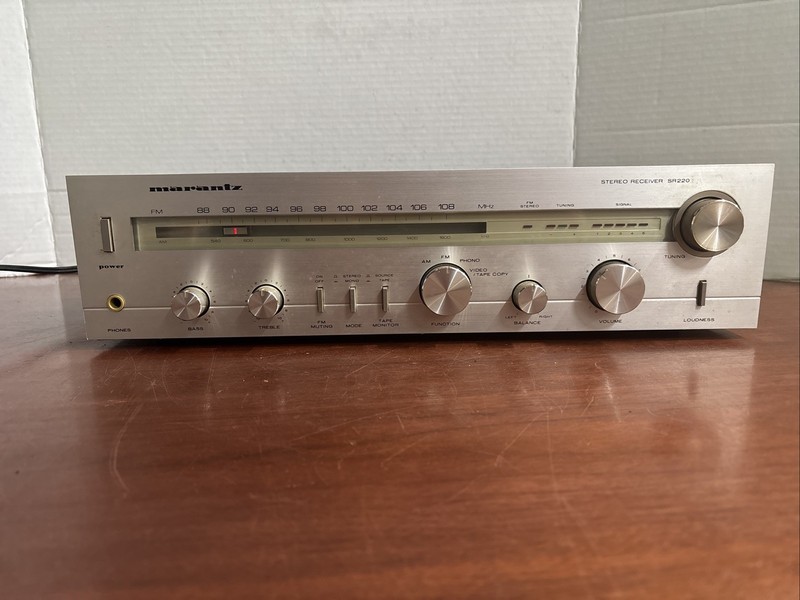 Marantz SR-220 Stereo Receiver***Read gallery