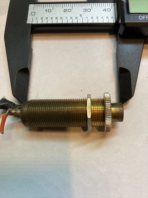 Fisher 440 Solid State Receiver Headphone jack