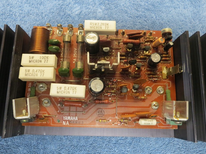 YAMAHA CR2020 STEREO RECEIVER MAIN CIRCUIT BOARD HEAT SINK & HARDWARE # NA06888 gallery