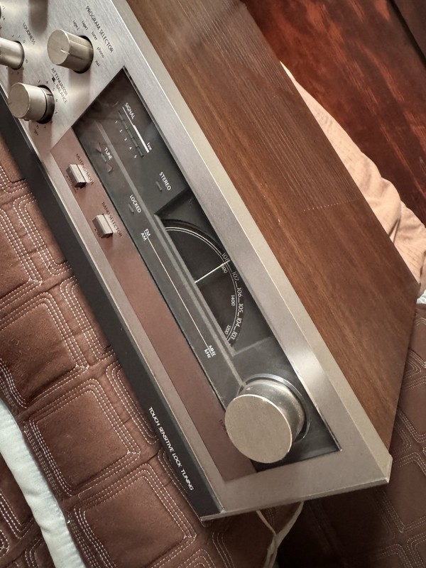1980 Mitsubishi DA-R8 Stereo Receiver 35watts 8 Ohms Quadraphonic/ Phono Input gallery