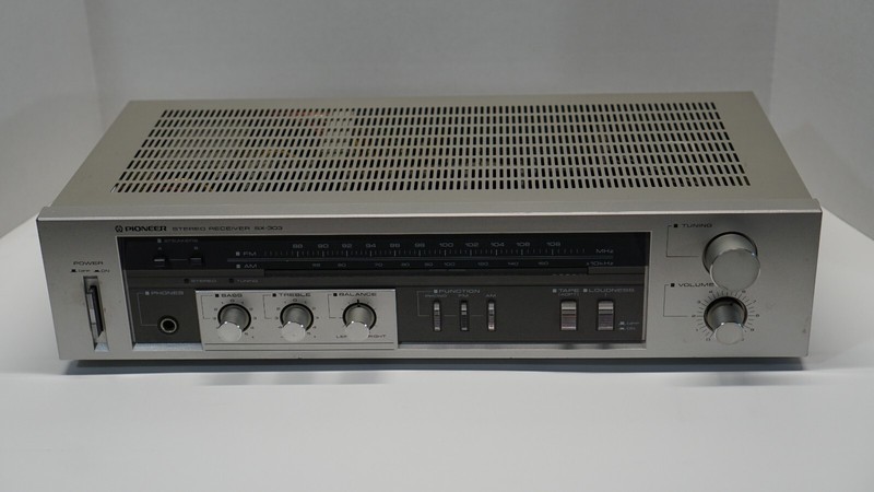 Vintage Pioneer Stereo Receiver SX-303 NON-WORKING FOR PARTS Vintage AC120V 60HZ
