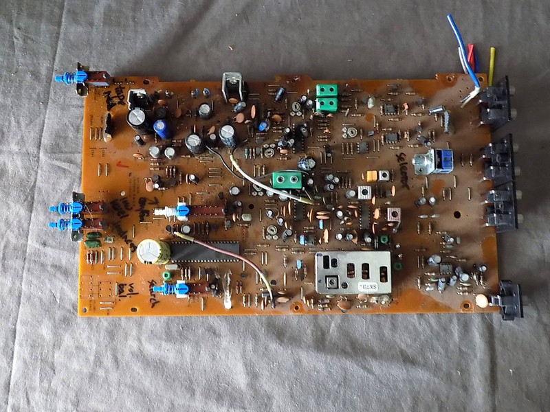 NAD 7240PE AM/FM Stereo Receiver tuner circuit board controls switches