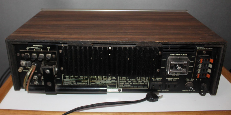 Vintage Fisher Studio Standard AM FM Stereo Receiver Model RS-1022 Powers On gallery