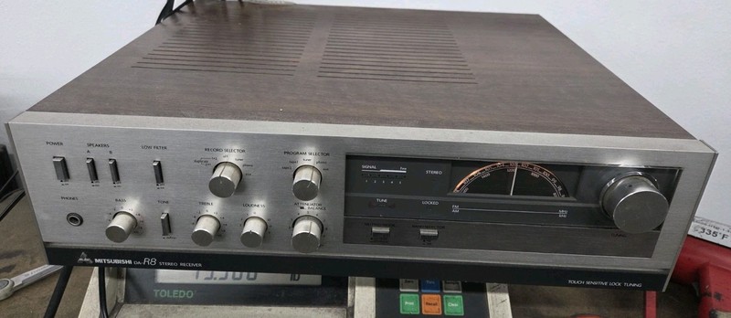 Mitsubishi DA-R8 AM FM STEREO RECEIVER Untested gallery