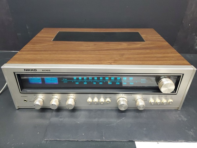 NIKKO 6065 AM/FM Stereo Receiver Wood Cabinet Made In Japan Tested Working