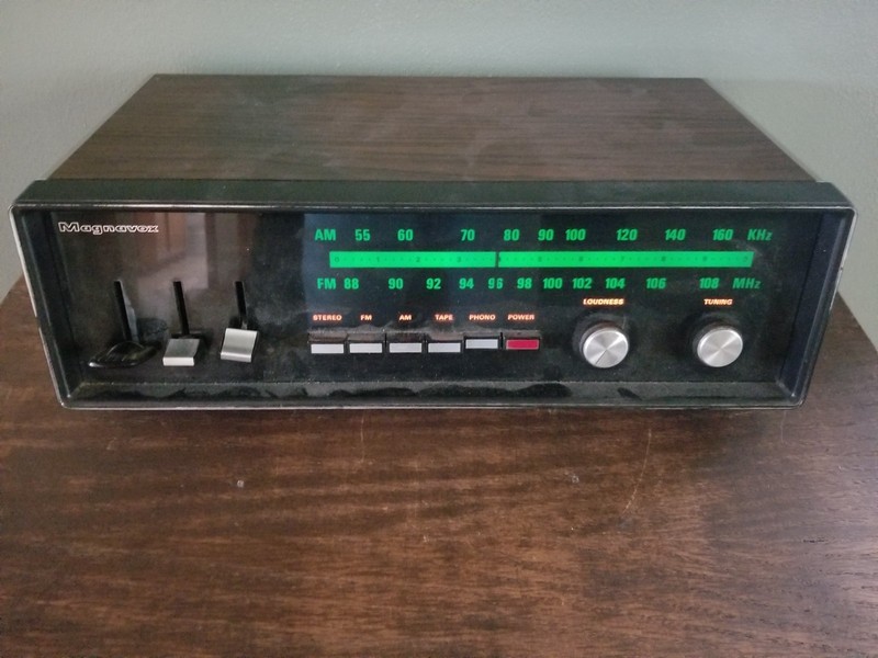 Vintage Wood Grain Magnavox 1R1803 Rose Solid State Receiver with Phono Stage
