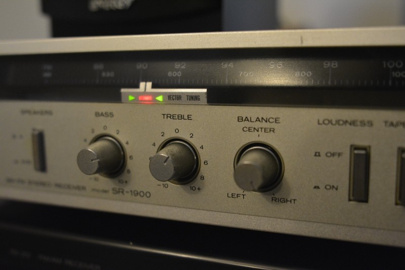 Vintage Hitachi SR-1900 AM-FM Stereo Receiver