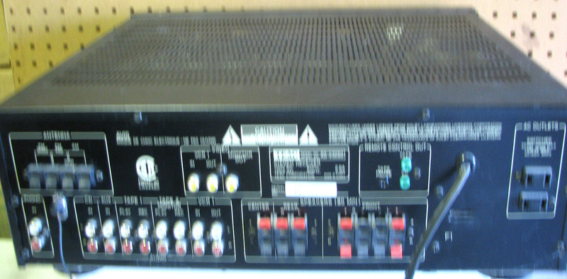 Vintage TEAC AG-V3050 AUDIO/ VIDEO SURROUND RECEIVER Powers up/ Lights up gallery