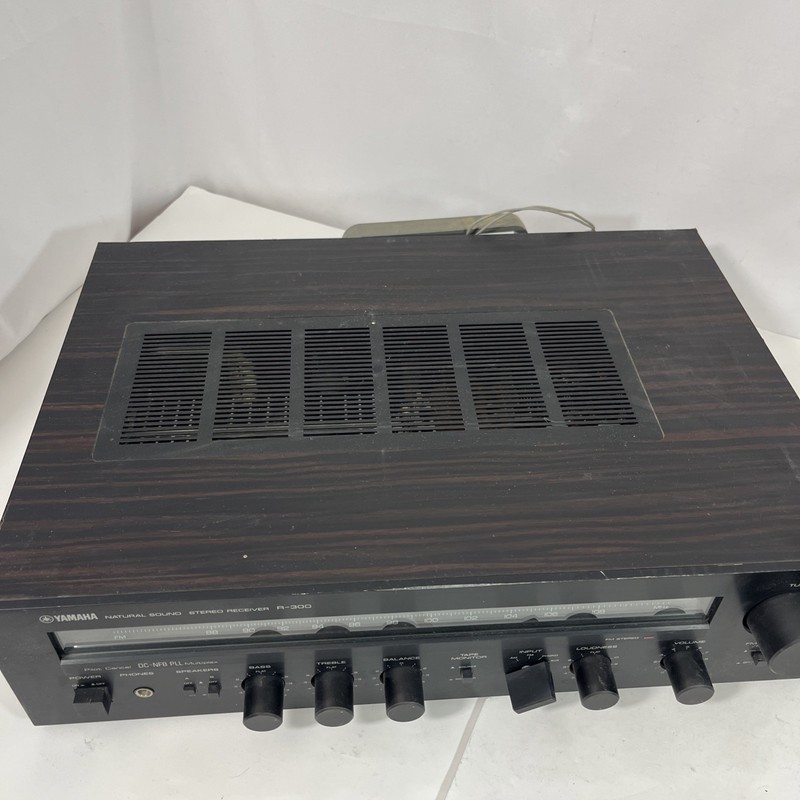 Yamaha R-300 Natural Sound Stereo Receiver Black/Wood Cabinet TESTED Working gallery