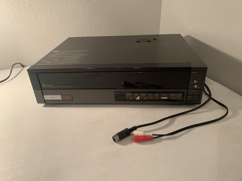 Mitsubishi LT-70 Fully Automatic Linear Tracking Turntable TESTED , VERY CLEAN