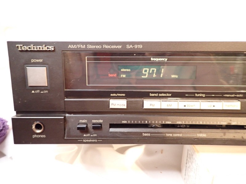Technics SA-919 Quartz Digital Synthesized AM/FM Receiver Sounds and looks good! gallery