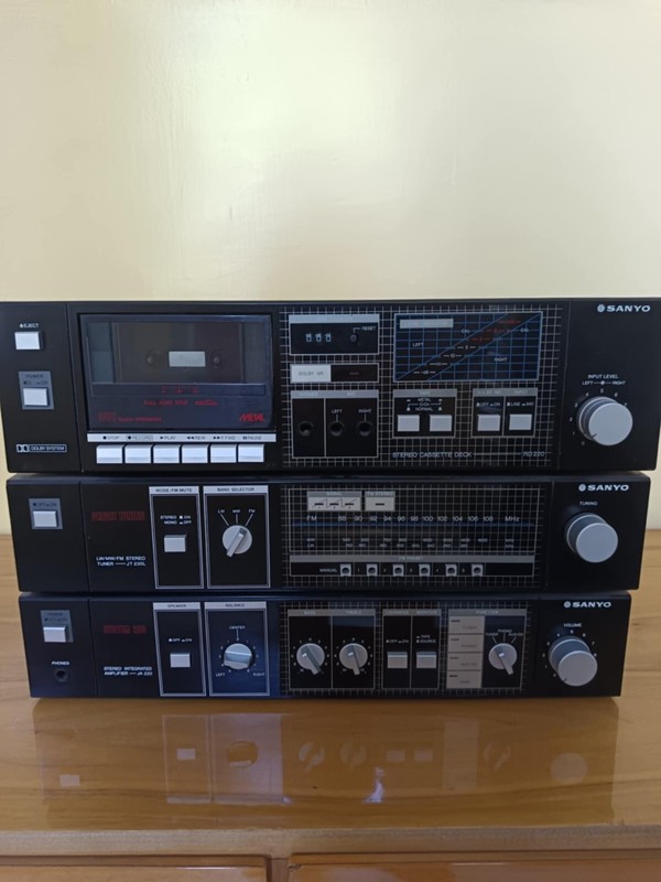 Sanyo JA 220, JT 230L, RD 220 vintage Japanese stereo system in rare black color gallery